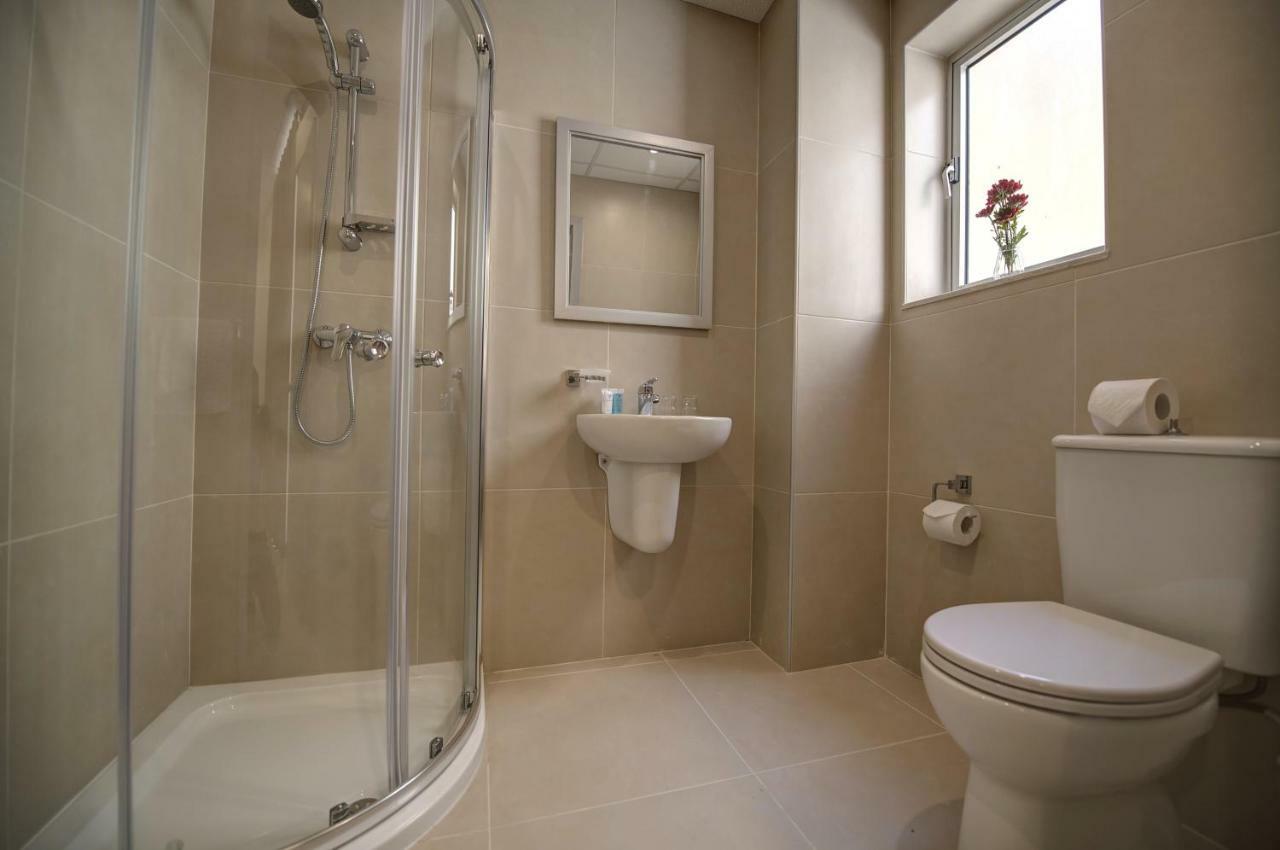 Triple Room,1212163387:JPEG